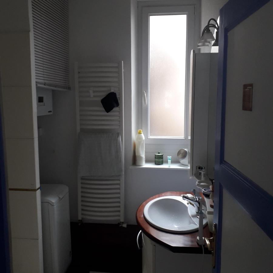 Chambre Meublee Au Coeur De Ville - Chez L'Habitant Le Creusot Exterior foto