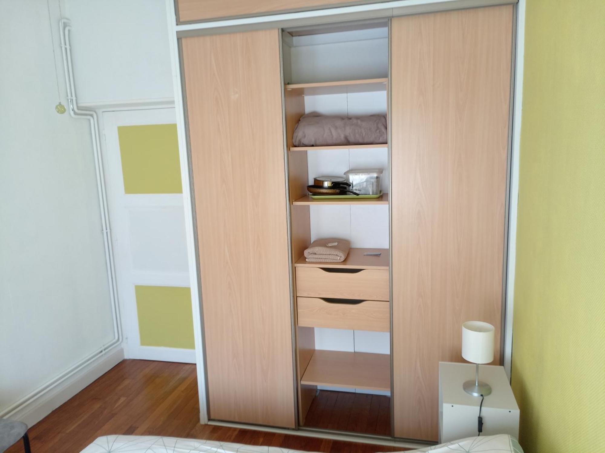 Chambre Meublee Au Coeur De Ville - Chez L'Habitant Le Creusot Exterior foto
